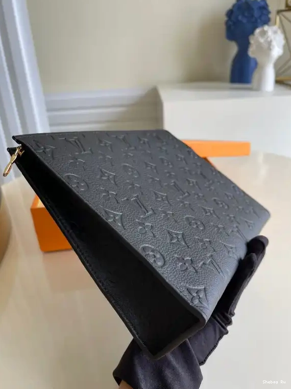 VUITTON LOUIS VOYAGE POCHETTE 0623